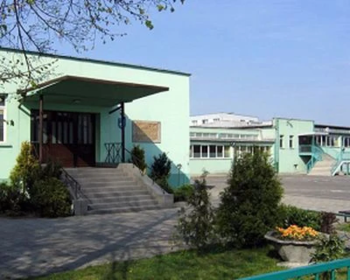 wejście do Filii biblioteki w Słupcy