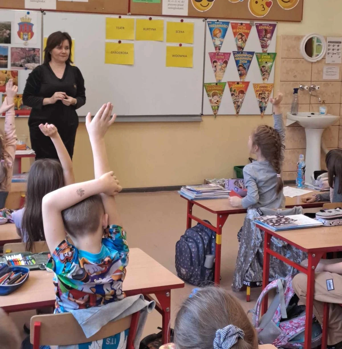 Dzieci na warsztatach „Spotkanie z teatrem”