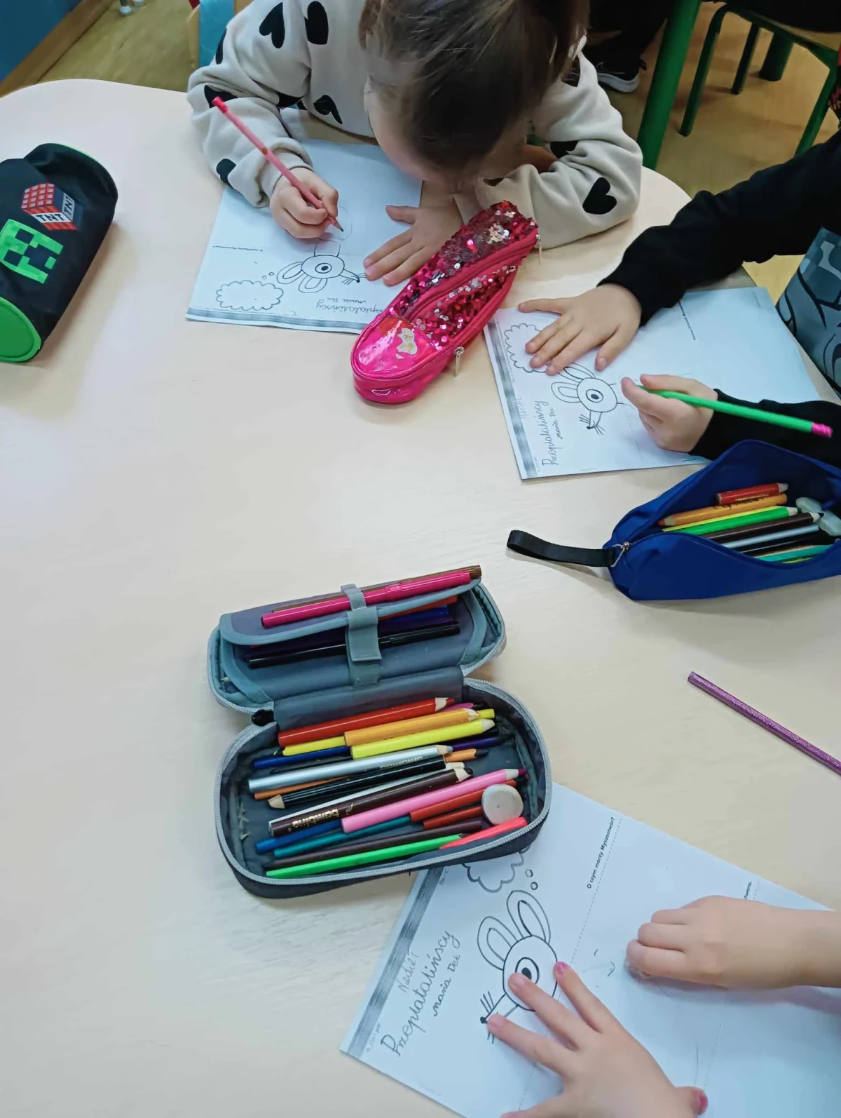 Dzieci na zajęciach edukacyjnych