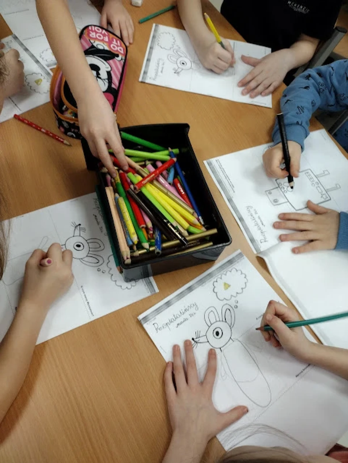 Dzieci na zajęciach edukacyjnych