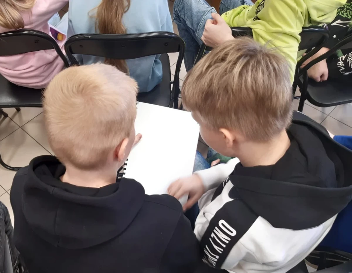 Uczestnicy lekcji bibliotecznej