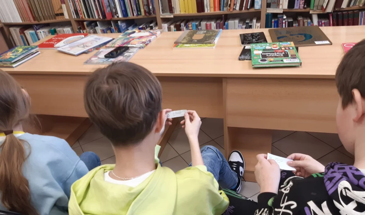Uczestnicy lekcji bibliotecznej