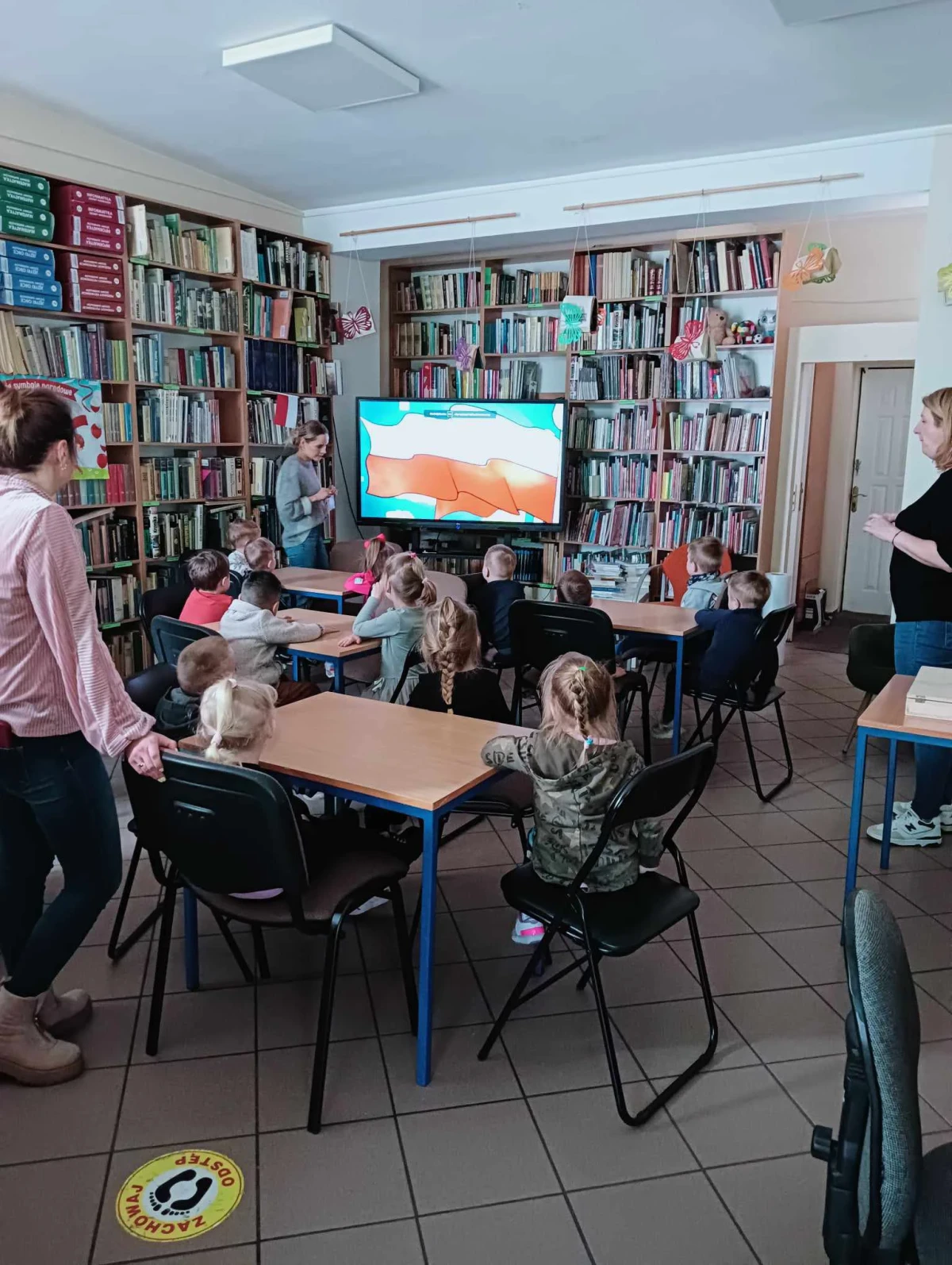 Dzieci biorące udział w zajęciach